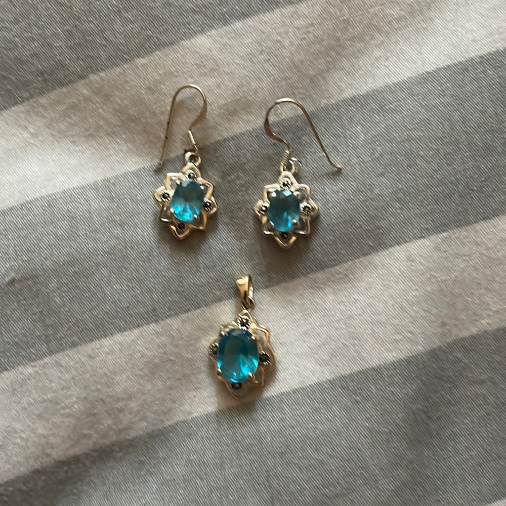 Blue earring and pendent